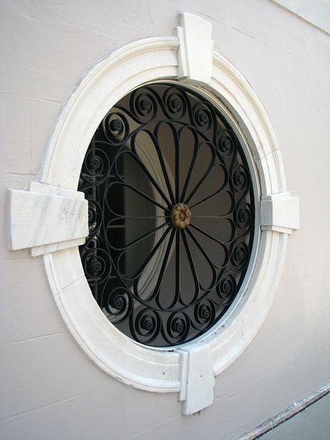 Beautiful iron work. Iron Work Ideas, Round Windows Ideas, Round Windows, Iron Window Grill, Window Grill Design Modern, Casa Hobbit, Oval Window, Round Window, Iron Windows