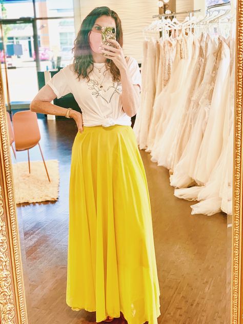 White Maxi Skirt Outfit, Yellow Maxi Skirt, Baby Tee Outfit, Yellow Maxi Skirts, White Maxi Skirt, Maxi Skirt Style, White Maxi Skirts, Yellow Maxi, Maxi Skirt Outfits