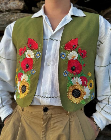 An incredible vest handcrafted from soft cotton, adorned with vibrant embroidery of poppies, daisies, and sunflowers 🌼🌻. This vest is the perfect attire for creative souls who want to stand out and shine in any crowd ✨. Ideal for summer parties, themed events, or as a unique gift for that special man in your life 🎉🎁. Plus, enjoy free worldwide shipping on your order 🌍🚚. You can order it from our store via the link in our profile bio. #HandmadeVest #SummerFashion #EmbroideredVest #MenFashion ... Flower Vest, Boho Beach Outfit, Gilet Kimono, Tapestry Vest, Wedding Vest, Handmade Vest, Colorful Vest, Sunflowers And Daisies, Embroidered Vest