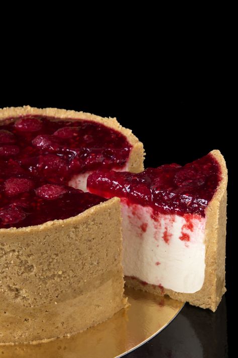 Perfect No-bake cheesecake 4 No Bake Raspberry Cheesecake, Spatula Desserts, Best No Bake Cheesecake, Raspberry Compote, Raspberry No Bake Cheesecake, Homemade Fudge Recipes, Easy No Bake Cheesecake, Chilled Desserts, Strawberry Cake Recipes