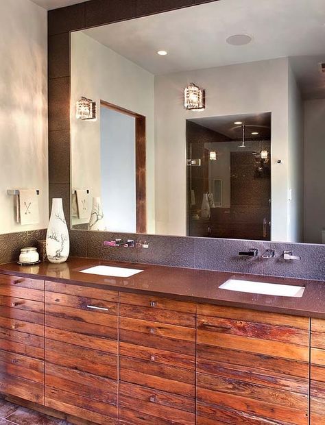 Contemporary Mountain Chalet-Stillwater Architecture-14-1 Kindesign Mexican Rustic Home Decor, Modern Ski Chalet, Company Interior Design, Company Interior, Modern Chalet, Small Bathroom With Shower, Rustic Bath, Modern Mountain Home, Bathroom Shower Tile