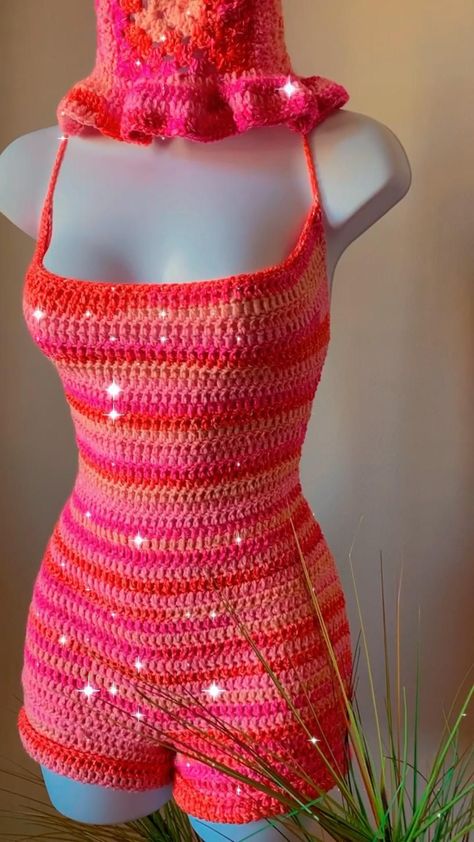 Romper Crochet, Crocheted Clothes, Crochet Outfits, Crochet Romper, Crochet Patterns Ideas, Diy Vetement, Top Diy, Halter Romper, Crochet Design Pattern