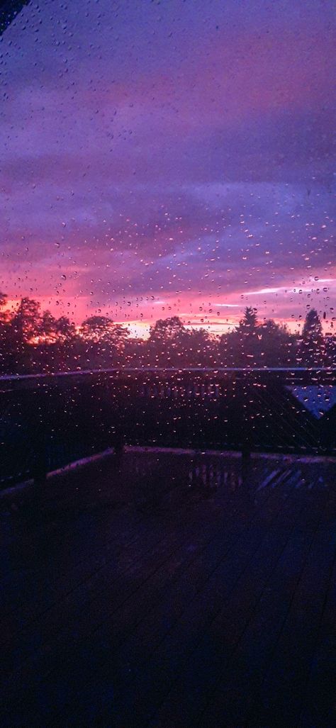 Aesthetic Rain Wallpaper Iphone, Rainy Sunset Aesthetic, Pink Rain Aesthetic, Rain Sunset Aesthetic, Wallpaper Backgrounds Rain, Rain Sky Aesthetic, Aesthetic Rain Wallpaper, Raindrops Aesthetic, Rain Wallpaper Iphone