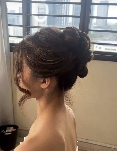 Lose Bun Hairstyles Wedding, Buns For Brides, Updo For Ball, Formal Updo Hairstyles For Short Hair, Updo Very Long Hair, Wedding Hairstyles Classy Elegant, Wedding Guest Low Bun Hairstyles, Elegant Bun For Short Hair, Formal High Updo