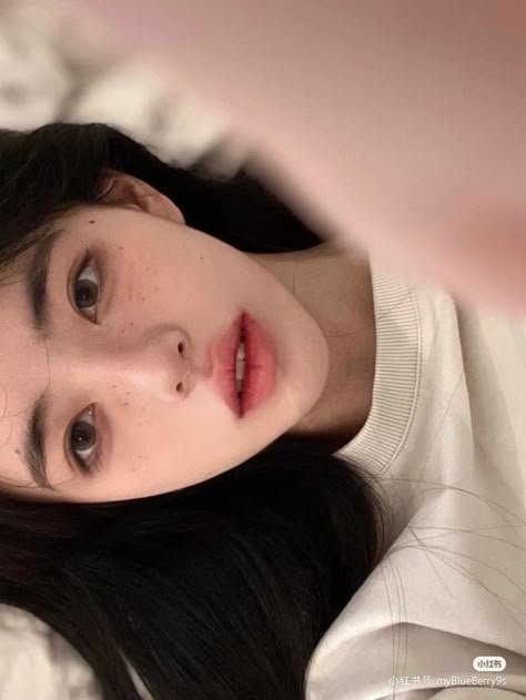 Cute Face Aesthetic, Airy Boyish Makeup, Igari Makeup Look, Bitter Makeup, Cool Tone Makeup Korean, Natural Korean Makeup, Igari Makeup, Ulzzang Makeup, Ethereal Makeup