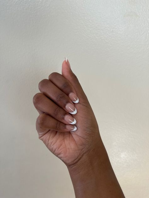 Oval french tip nail design on dark skin, beautiful nails. Classy nails. Natural Almond Gel Nails Ideas, Almond French Tip Nails On Brown Skin, French Nails On Dark Skin Hands, Almond Acrylic Nails Dark Skin, French Nails Dark Skin, French Tip Nails Dark Skin, Oval Nails Black Women, French Nails Black Women, French Overlay Nails