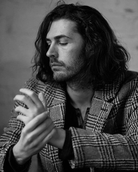 Hiro on Instagram: “#Hozier 🖤11/23 2018 BERLIN Photo by @soheilmoradianphotography (Please do not repost without the photographer's credit.) #hozier…” Hozier, January 1, Whiskey, Long Hair, Singing, Hair, On Instagram, Instagram