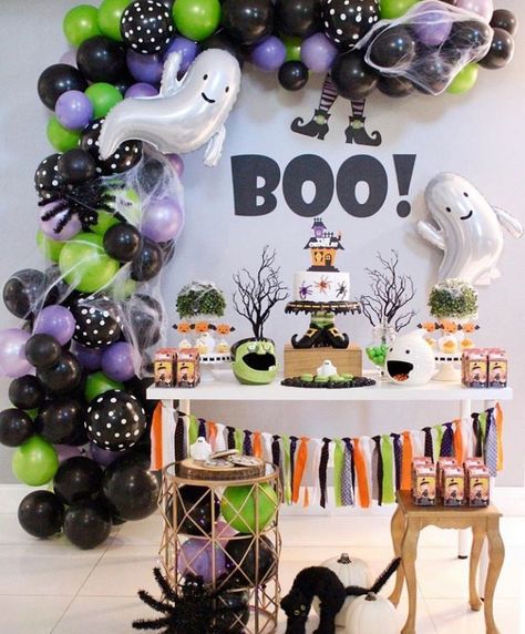 Halloween Balloons Decorations, Halloween Themed Party, Halloween First Birthday, Halloween 1st Birthdays, Halloween Themed Birthday Party, Halloween Party Balloons, Halloween Baby Shower Theme, Halloween Party Snacks, Balloons Decorations