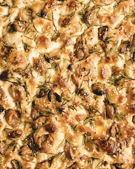 Roasted Garlic And Rosemary Focaccia, Foccacia Bread Artichoke, Garlic Confit Focaccia, Rosemary Garlic Foccacia Bread, Garlic Rosemary Foccacia Bread, Thanksgiving Focaccia Bread, Fall Foccacia, Roasted Garlic Foccacia, Fall Focaccia Bread