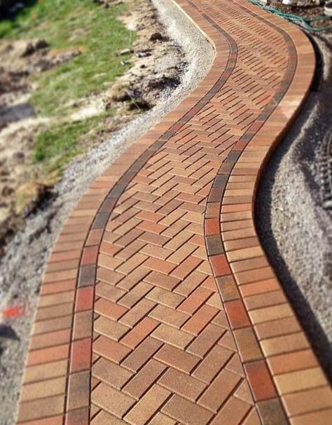 Garden Design Front Of House, Paving Bricks, Garden Design Diy, Brick Patterns Patio, Backyard Walkway, Paver Designs, Walkway Landscaping, Patio Pavers Design, Brick Path