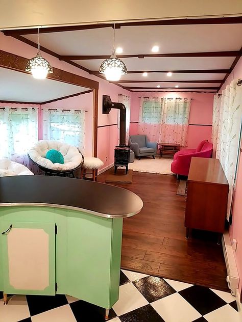 1963 sabre is a mid-century dream Retro Mobile Home, Mobile Home Redo, Vintage Trailers Restoration, Renovation House, Mobile Home Exteriors, Mobile Home Renovations, Vintage Homes, Mobile Home Decorating, Mobile Home Living