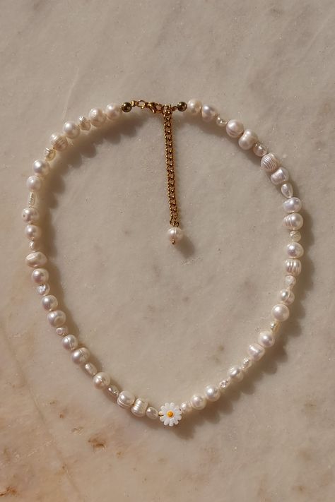 ☙ Elegant beaded necklace, based on a gold steel wire, with asymmetric freshwater pearls and daisy flower. This necklace is lightweight and comfortable to wear with any style to add some elegance and even wear it at your special wedding day. You can also offer it as a bridesmaid gift, a mother's day gift etc. ❧ Details : ❥ Flower size : 1 cm ❥ The necklace has extended chain to fit up to 5 cm ≈ 2 inches length www.etsy.com/shop/LeChatAccessories Elegant Beaded Necklace, Daisy Choker, White Daisy Flower, White Beaded Necklaces, Bridal Pearl Necklace, Necklace Wedding, White Daisy, Freshwater Pearl Necklace, Necklace White