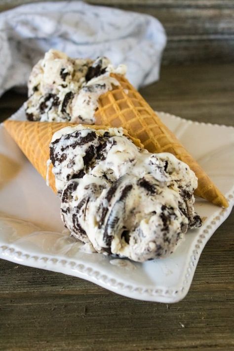 Recipes With Sweetened Condensed Milk, Ice Cream Recipes No Churn, Fudge Swirl Ice Cream, Oreo Cream Filling, Oreo Ice Cream Recipe, Condensed Milk Ice Cream, Bubble Gum Ice Cream, Brownie Fudge, Sweetened Condensed Milk Recipes