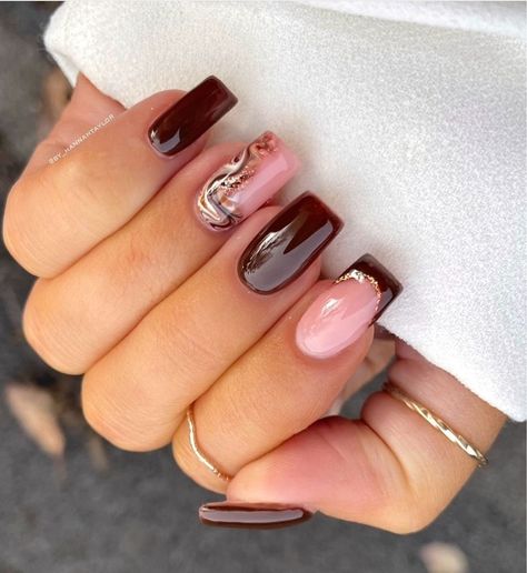 Trending Nails For September 2024, Trendy Nails Ideas 2024 September, September 2024 Nail Trends, Fall Nail Inspo 2024 Square, Nail Art September, Brown And Pink Nails Design, Autumn Coffin Nails, September Nails 2024, Winter Short Acrylic Nails