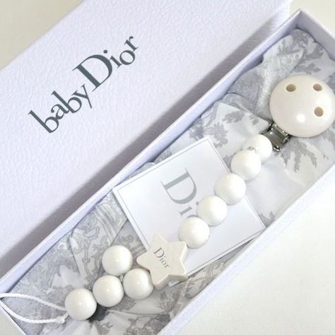 Baby Gift Packs, Baby Luxury, Cozy Baby Room, Luxury Baby Clothes, Luxury Baby Gifts, Baby Shopping, Baby Dior, Baby Pacifier Clip, Baby Momma