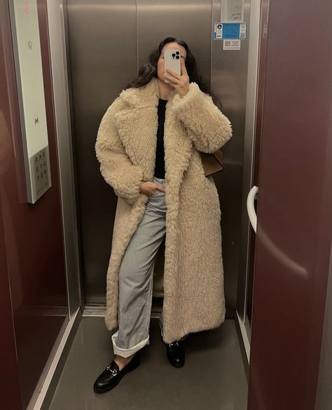 #shearlingjacket #shearling #coatsjacketsvests #coat #wintercoatsoutfits #teddybear #winteroutfit Bear Coat Outfit, Winter Outfits Teddy Coat, Dark Brown Teddy Coat Outfit, How To Style Teddy Bear Coat, Teddy Bear Long Coat Outfit, Teddy Bear Coat Outfit, Fuzzy Teddy Bear Jacket, Teddy Coat Outfit, Bear Coat