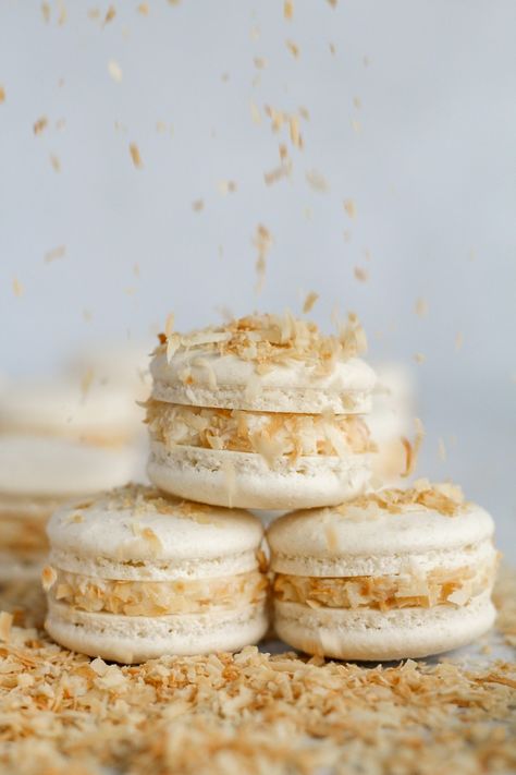 Toasted Coconut Macarons Toasted Coconut Macarons, Beach Macarons, Tropical Macarons, Macaron Flavors Ideas, Aesthetic Macarons, Macaron Shop, Coconut Macarons, Coconut Macaron, Cake Macarons