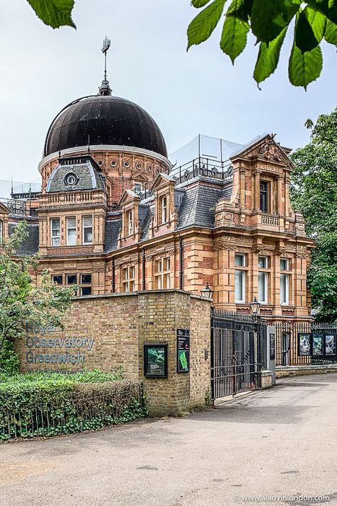 Royal Observatory, Greenwich, London. This part of the UK Capital is beautiful and worth walking around. Click through for more pictures on the A Lady in London blog.   #greenwich #london #walks Greenwich Observatory, Best Places In London, London Walking Tours, Greenwich London, Southeast London, Greenwich Park, London Itinerary, London Places, London Calling