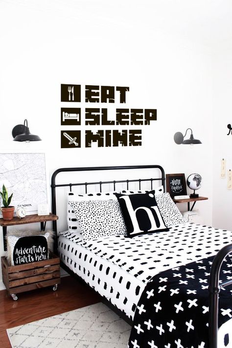 Cool Kids Bedrooms, Room Black, Kids Bedroom Sets, Black And White Decor, Boy Bedroom, Big Boy Room, Boys Bedrooms, Toddler Room, Boy's Bedroom