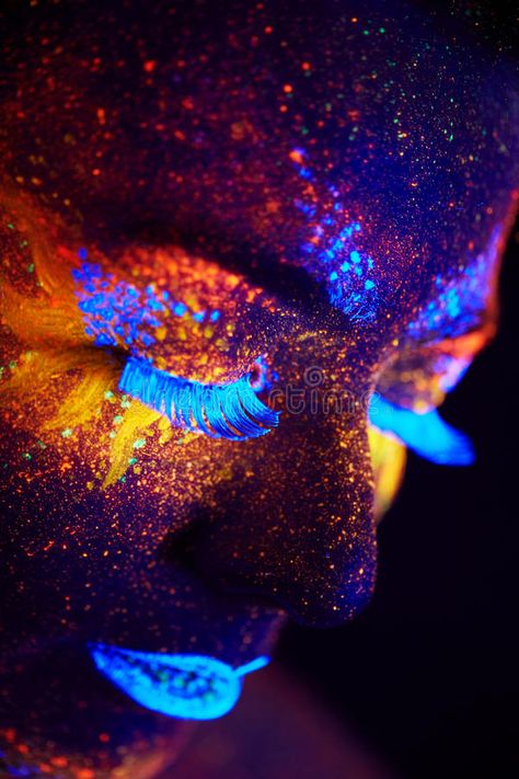 Uv Photography, Uv Makeup, Neon Photography, Photography Abstract, Neon Makeup, Body Art Photography, Paint Photography, Art Photography Portrait, Neon Painting