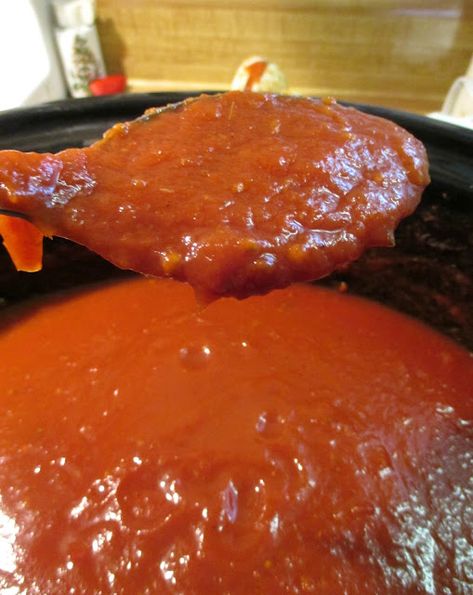 Hot and Cold Running Mom - Just my Stuff: Easy Slow Cooker Tomato/Pizza Sauce Pizza Sauce Homemade Fresh Tomatoes, Canning Pizza Sauce, Pizza Sauce Easy, Tomato Pizza Sauce, Tomato Pizza, Food Recipes Easy, Fresh Tomato Sauce, Running Mom, Pizza Sauce Homemade