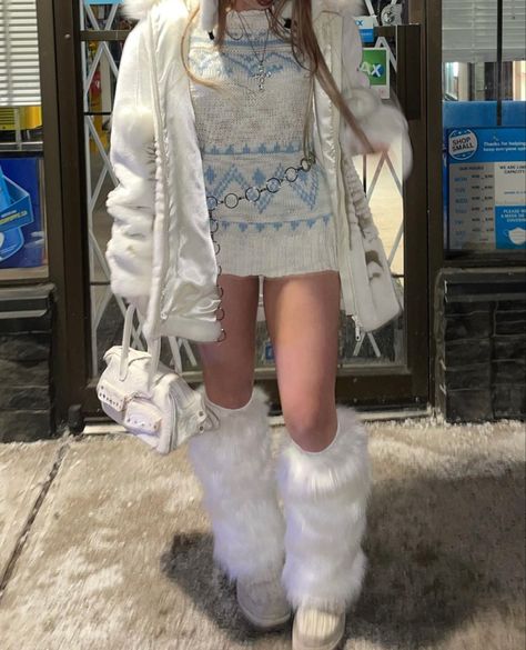 White Gyaru Outfit, Abbey Bominable Inspired Outfit, Snow Y2k Outfits, Abbey Bominable Outfit Inspiration, Y2k Snow Outfits, Bimbocore Outfits Winter, Gyaru Winter Outfits, Abbey Bominable Outfit, White Y2k Outfit