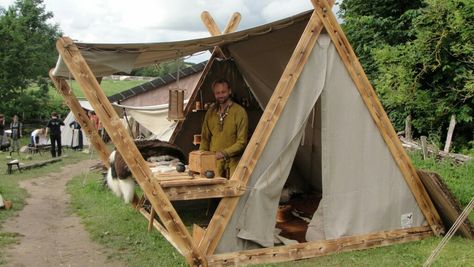 Viking Tent, Viking Camp, Zelt Camping, Bushcraft Camping, Wooden Structure, Teepee Tent, Camping Survival, Survival Skills, Camping Hacks