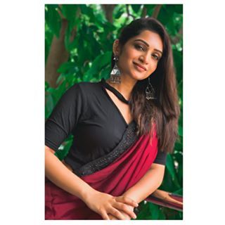 Nakshathra Nagesh (@nakshathra.nagesh) • Instagram photos and videos Nakshatra Nagesh, Nakshathra Nagesh, Ballet Photos, Hot Images, Desi Beauty, Favorite Celebrities, Desi, Natural Beauty, How To Look Better