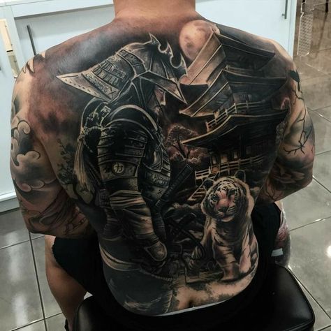 Arm Tattoo Realistic, Samurai Back Tattoo, Tattoos Torso, Warrior Tattoo Sleeve, Samurai Warrior Tattoo, Hyper Realistic Tattoo, Samurai Tattoo Design, Torso Tattoos, Back Piece Tattoo