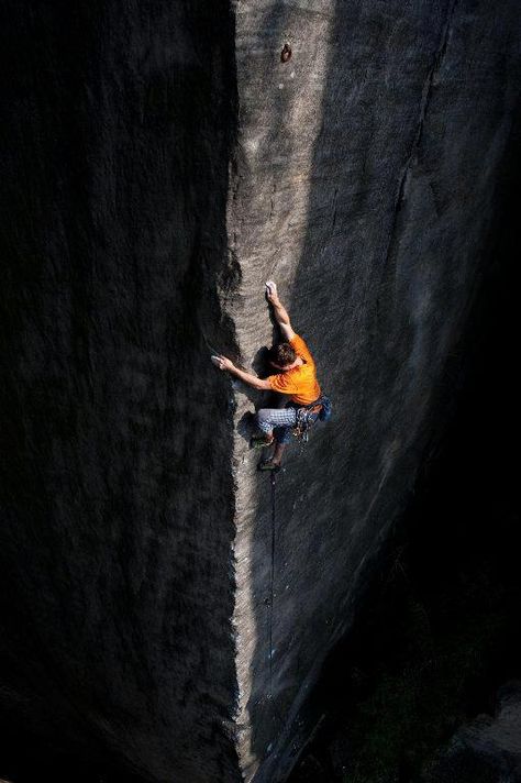 Wow. Just wow. Rock Climbing Photography, Free Climb, Trad Climbing, Sport Climbing, Rock Climbers, Ice Climbing, Celebrity Travel, Adventure Sports, Mountain Climbing