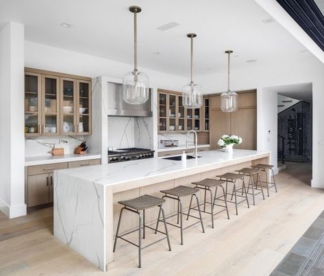 California House Tour | Home Bunch - An Interior Design  Luxury Homes Blog | Bloglovin’ Kitchen Island Storage, White Oak Kitchen, Interior Boho, Farmhouse Kitchen Island, Modern Kitchen Island, Living Kitchen, Classic Kitchen, Oak Kitchen, Kitchen Island Design