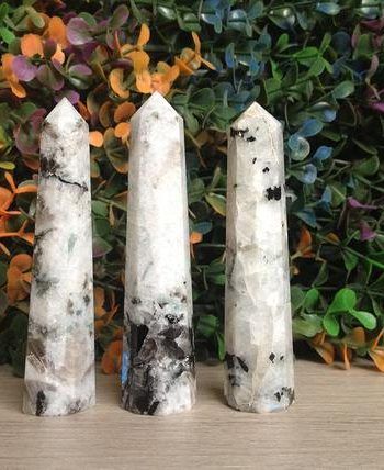 Vibration Raising, Goddess Altar, Energy Vibration, Rainbow Moonstone Crystal, Crystal Wands, Polished Gemstones, Crystal Seashells, Crystal Healing Chart, Energy Balancing