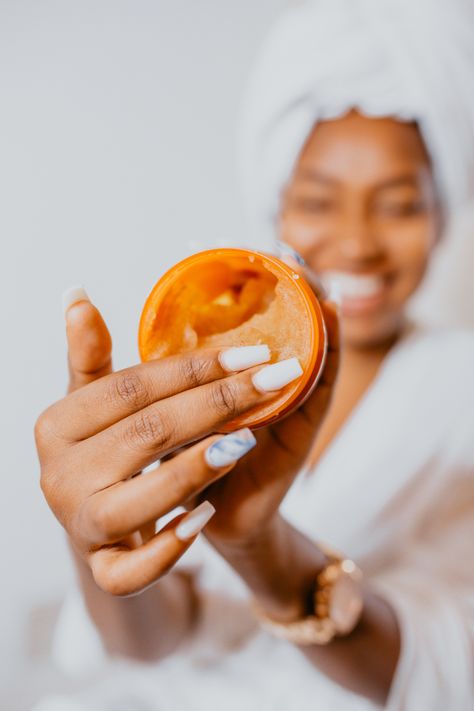 Organic Skin Care Photography, Skincare Photoshoot Ideas Black Women, Natural Skincare Photoshoot, Skin Product Photography Ideas, Skin Care Lifestyle Photography, Skincare Product Photoshoot Ideas, Influencer Product Photography, Beauty Product Photoshoot Ideas, Skincare Shoot Ideas