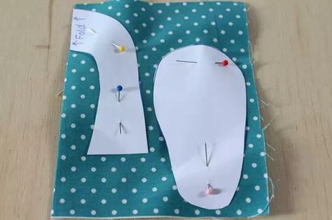 DIY Handmade Fabric Baby Shoes | eHow Baby Shoes Diy Pattern, Baby Shoes Tutorial, Felt Baby Shoes, Doll Shoe Patterns, Handmade Baby Shoes, Baby Shoes Diy, Baby Shoes Pattern, Trendy Sewing