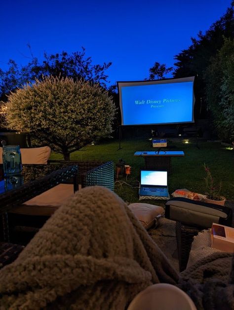 Date Aesthetic Night, Dark Green Aesthetic, Shows And Movies, Future Apartment, Outdoor Movie, Dream Apartment, Family Movies, House Goals, Home Entertainment