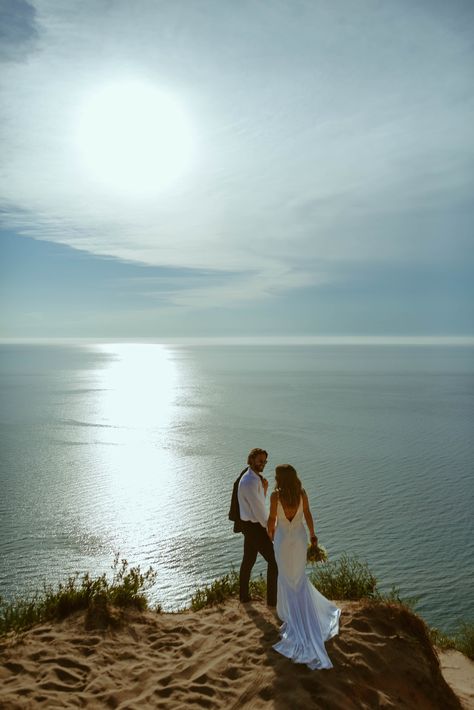 Empire Bluff Trail along Lake Michigan is an amazing place to elope in Michigan. Traverse City Elopement, Michigan Elopement, Empire Michigan, Northern Michigan Elopement, Lake Michigan Elopement, Lake Michigan Beach Wedding, Michigan Elopement Locations, Northern Michigan Wedding, Michigan Micro Wedding