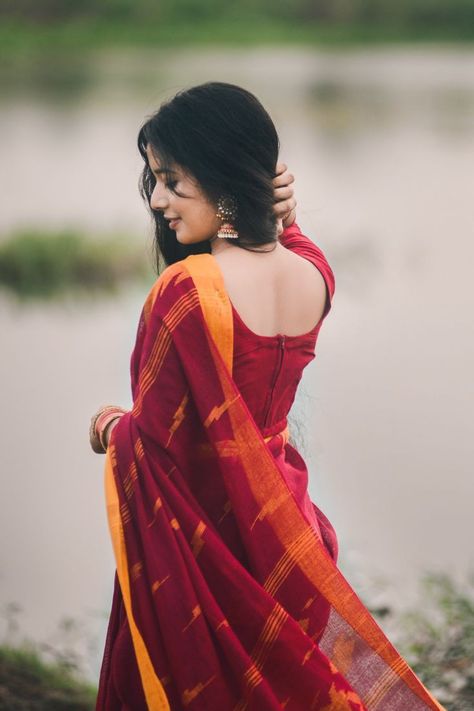 Girly Photography Poses, Photography Poses Outdoor, Female Portrait Poses, Poses Outdoor, Simple Saree Designs, Beautiful Casual Dresses, Saree Poses, Girl Crush Fashion, Indian Photoshoot