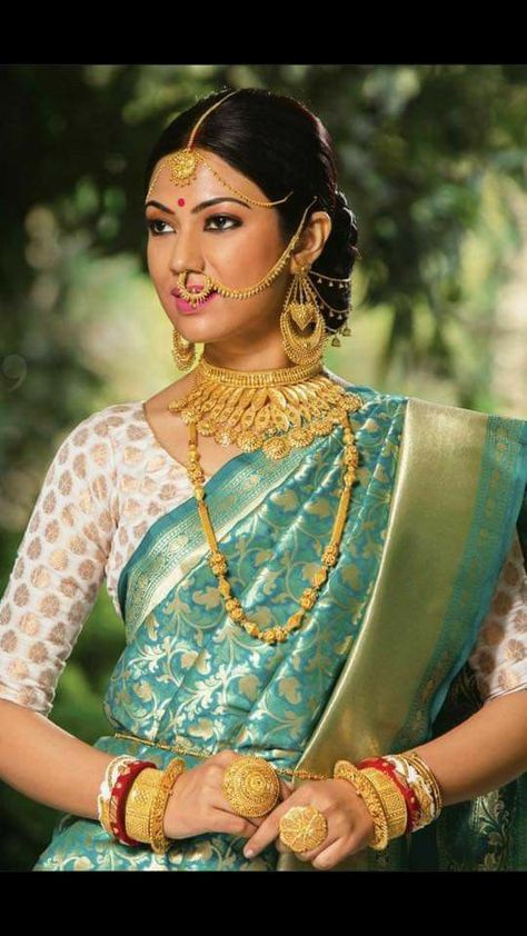 Bengali Long Gold Chain, Bengali Gold Necklace, Bride Images, Bengali Jewellery, Gold Long Chain, Asian Traditional Clothes, Durga Kali, Bengali Bridal Makeup, Bengali Bride