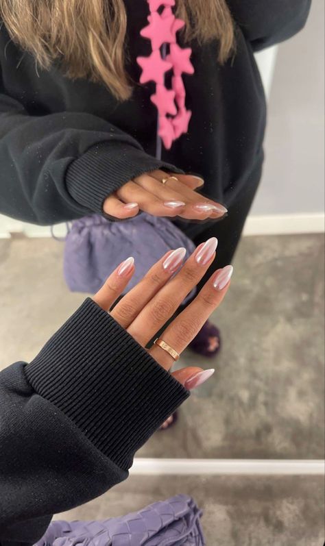 Coloured Almond Nails, Nail Inspiration Hailey Bieber, Nail Inspo Shiny, Nail Polish Ideas No Acrylic, Emma Macdonald Nails, West Coast Nails, Full Colour Nails, Alix Earle Nails, Hailey Beiber Nails Trend Pink