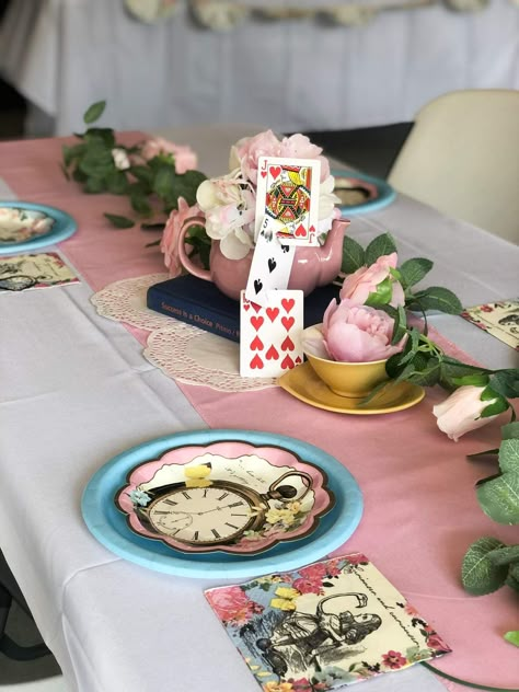 Della In Onederland 1st Birthday | CatchMyParty.com Alice In Onederland First Birthday Centerpieces, Alice Wonderland Centerpieces, Alice In Onederland Centerpieces, Onederland Centerpieces, Alice In Wonderland Centerpiece Ideas, Birthday Wonderland, Comic Christmas, Alice In Onederland, Alice In Wonderland Birthday Party