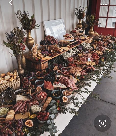 Holiday Food Display, Food Display Ideas, Winter Feast, Wedding Food Table, Charcuterie Board Wedding, Diy Wedding Food, Beach Wedding Coral, Cheese Wine, Funny Wedding Cards