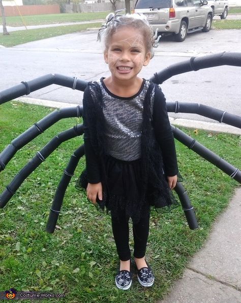 Jamie: Ava is wearing some black tights with black tutu, black and sequins shirt. Some black lacey material for a web like jacket. The legs are made out of pipe insulation... Easy Spider Costume, Tarantula Costume, Charlottes Web Costume Diy, Spider Web Costume Women, Diy Spider Costume Kids, Tarantula Costume Kids, Kids Spider Costume, Spider Costume Diy, Toddler Spider Costume Diy