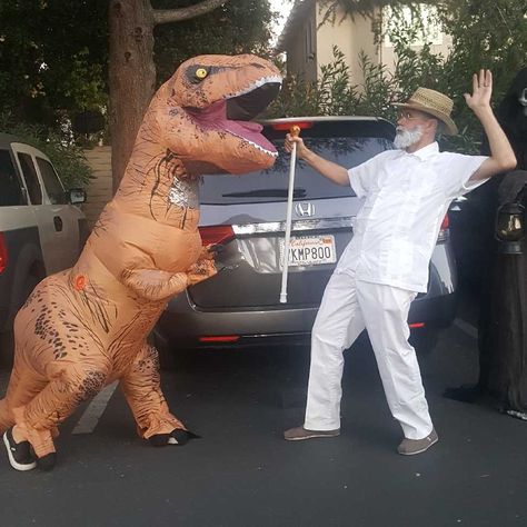 Jurrasic park couple costume Costume Couples, Jurrasic Park, Couple Costume, Couple Costumes, Best Photo Poses, Photo Poses For Couples, Kissing Couples, Dog Costume, Couples Costumes