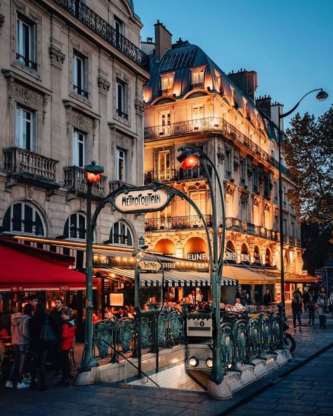 Metro Paris, Tours France, Paris Luxury, Paris Metro, Paris Vacation, Paris Trip, Parisian Life, Paris Aesthetic, Paris Photography