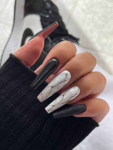 Black Matte And White Nails, Black Nails With Marble Accent, Nails Inspiration White And Black, Marble Nails White And Black, White Acrylic Nails With Black Design, Black And White Marble Acrylic Nails, Black And White Coffin Acrylic Nails, White Nails With Marble Design, Black And Marble Nails