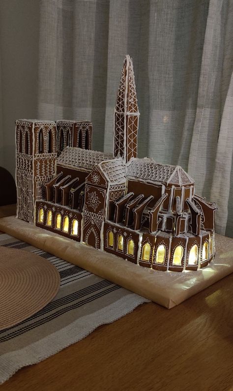 Notre Dame Gingerbread House, Luxury Gingerbread House, Professional Gingerbread House, Gingerbread House Architecture, Gingerbread Cathedral, Gingerbread City, Gingerbread Architecture, Gingerbread Contest, Gingerbread Competition