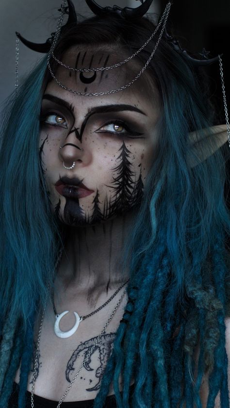 Elegant Gothic Makeup, Dark Forest Makeup, Viking Faerie, Earth Witch Makeup, Dead Fairy Makeup, Dark Fae Makeup Ideas, Dark Elven Makeup, Dark Fairy Makeup Looks, Autumn Fairy Makeup