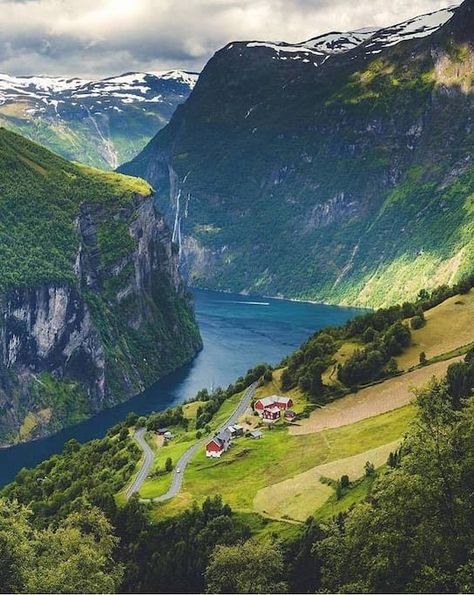 Geiranger Norway, Beautiful Norway, Alam Yang Indah, Scandinavia, Nature Photos, Vacation Spots, Beautiful World, Travel Dreams, Beautiful Landscapes