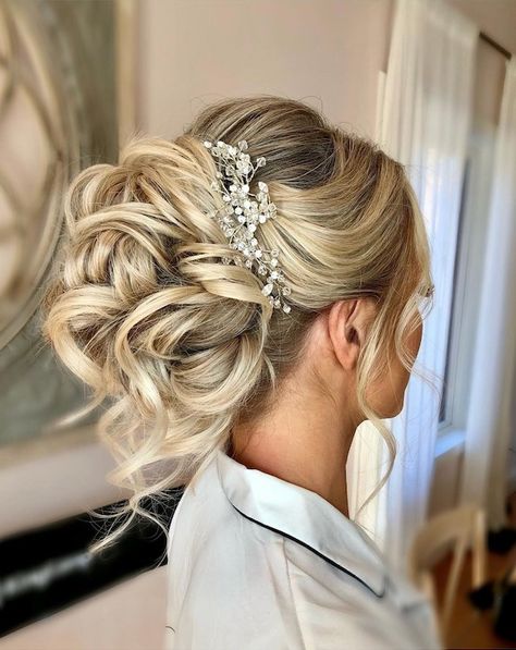 Bride Hair Up, Bridal Hair Updo With Veil, Wedding Hair Updo With Veil, Winter Wedding Hairstyles, Bride Hairstyles With Veil, Bridal Hair Up, Bride Hairstyles Updo, Blonde Wedding Hair, Bridal Hairstyle Ideas