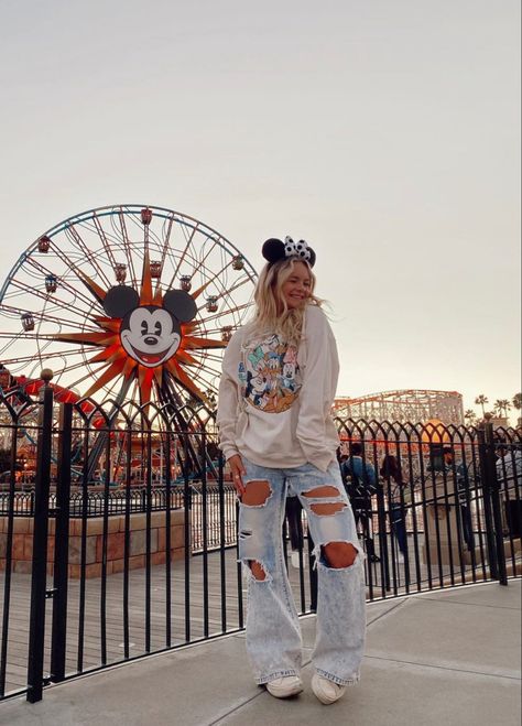 Disneyland Outfits Winter, Disney Outfits Women, Disneyland Outfits, Disney Disney, Outfits Winter, Outfits Women, Disney Outfits, Disneyland, Wheel